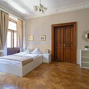 For Celebrations Spacious 3bdr With Balcony , Prag Tschechische Republik